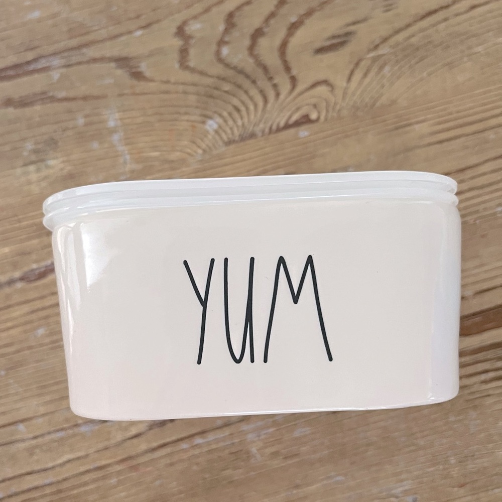 RD ceramic bowl w/lid✨